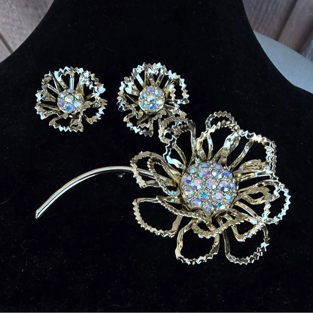 Sarah Coventry Allusion 1968 AB Brooch & Clip Earrings Set w/ Box.